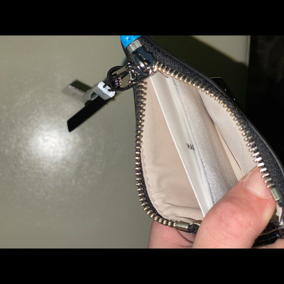 NEW! Snoopy x Marc Jacobs Snapshot Multi Wallet - Picture 8 of 15